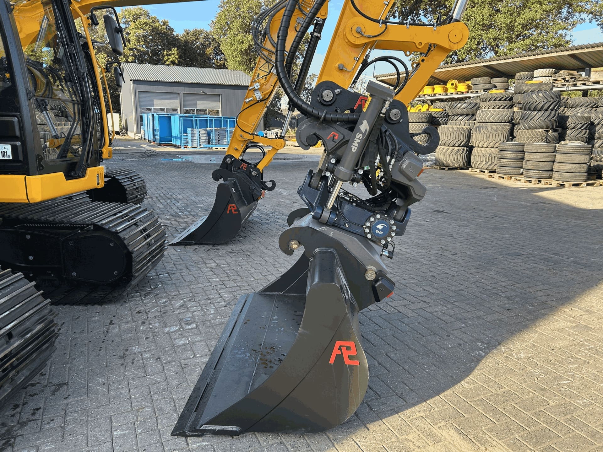 JCB 140X rupsgraafmachine afgeleverd aan Van Hell in Zwartebroek