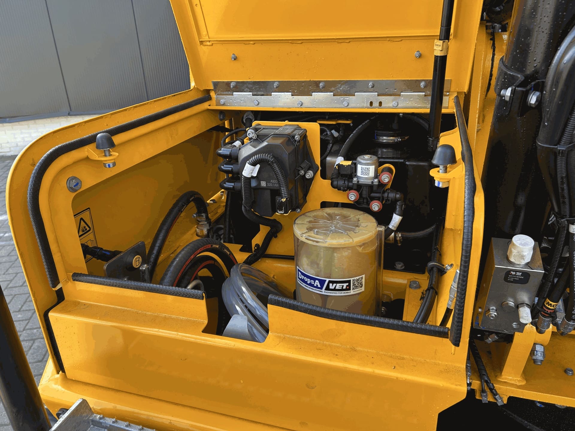 JCB 140X rupsgraafmachine afgeleverd aan Van Hell in Zwartebroek